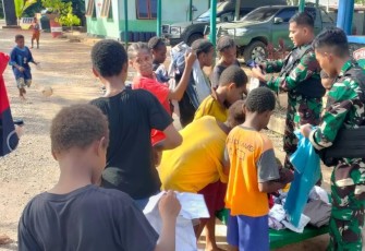 Anak-Anak Pedalaman Papua Selatan saat Datangi Pos Komando Utama Satgas Pamtas RI-PNG Yonif RK 111/KB