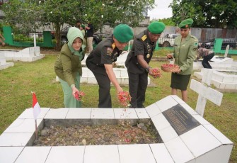Pangdam XVIII/Kasuari Mayjen TNI Ilyas Alamsyah, S.E., M.Tr.(Han) CGCAE Pimpin Ziarah Rombongan 
