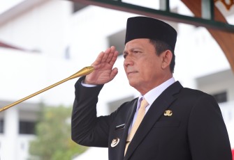 Gubernur Kepulauan Riau H. Ansar Ahmad bertindak selaku Inspektur Upacara pada Peringatan Hari Pahlawan ke-78 tahun 2023.