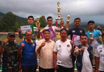 Ketua KONI Pasaman Tommy Irawan Sandra Tutup Turnamen Sepak Bola Karang Taruna Tanbertara Cup II 2023