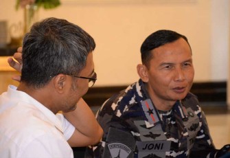 Danlantamal V Brigjen TNI Marinir Joni Sullistiawan, S. H., M. Han didampingi Asops Danlantamal V Kolonel Laut (P) Muhammad Taufik, M. Tr. Hanla., M. M menghadiri acara Sosialisasi Penerapan Governance Tahun 2023 di lingkungan PT Pelabuhan Indonesia (Pelindo) Regional 3 di gedung The Grand Barunawati, Jl Laksda Moh Nazir Perak Surabaya, Kamis (07/12/2023).