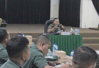Rapat penyusunan Progja dan RPD TA. 2024 bersama Para perwira staf dan operator tiap tiap bagian yang dilaksanakan di Ruang Yudha Menarmed 2 Kostrad, Selasa (12/12/2023)