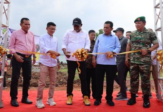 Gubernur Kepri saat Resmikan Jalan Menuju Kelenteng Sun Te Kong di Senggarang