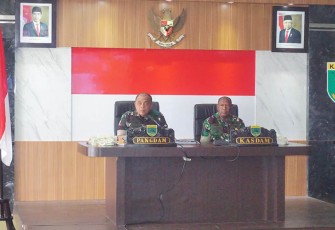 Pangdam Kasuari saat Pimpin Rapat Evaluasi Progjagar Kodam Semester II TA. 2023 Untuk Menilai, Mengukur Pencapaian Pelaksanaan 