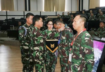 Komandan Seskoau Marsda TNI Elianto Susetio, S.I.P., M.Si., secara resmi menutup kursus Komandan Satuan (Susdansat) TNI AU Tahun Anggaran 2023 dan Kursus Tenaga Pengajar Akademis (Susgajarmis) Angkatan ke-34 Tahun Anggaran 2023, bertempat di ruang kelas Widya Mandala I Seskoau, Lembang, Bandung Barat, Jumat (15/12/2023)