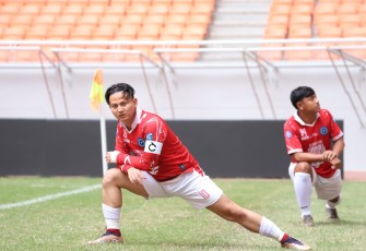 Bupati Trenggalek, Mochamad Nur Arifin, pada saat bertanding Sepak bola.