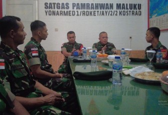 Satgas Pamrahwan Maluku Yonarmed 1 Kostrad saat Terima Kunjungan Kerja Tim Asnis Pusterad