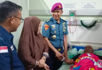 Keluarga Besar Dispen Kodiklatal Doakan Kesembuhan PNS Widodo si Personel Tangguh
