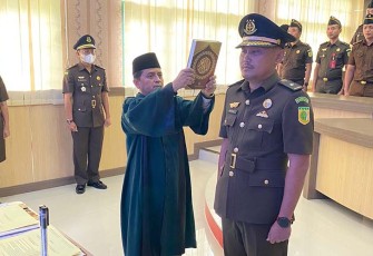 Pengambilan sumpah jabatan saat prosesi pelantikan 