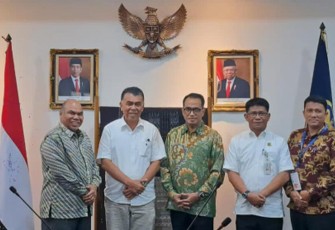Bupati Natuna, Wan Siswandi didampingi oleh Kadishub Natuna, Alazi, Kadis Inspektorat Natuna, Robertus dan Pjs Kadis Kominfo Natuna, Ahmad Sofian berkoordinasi untuk  pembahasan beberapa agenda penting demi kemajuan daerah di wilayah Natuna, Selasa (22/08/2023).
