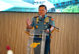 Panglima TNI Laksamana TNI Yudo Margono, S.E., M.M. saat menghadiri acara Peresmian Arwana Plant V-C di lokasi PT. Arwana Citramulia Tbk, Jl. Raya Weringinanom, Wringin Anom, Kec. Wringinanom, Kabupaten Gresik, Jawa Timur, Jumat (1/9/2023) malam.