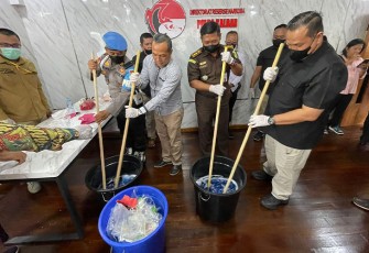 Pemusnahan terhadap barang bukti narkoba sebanyak 7,6 Kilogram Sabu, Selasa (12/9).