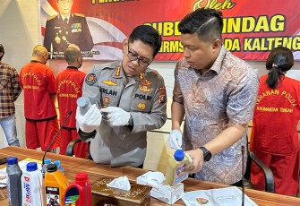 Ditreskrimsus Polda Kalteng Amankan 5 Tersangka Perdagangan Oli Palsu