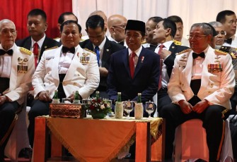 Menhan Prabowo saat Dampingi Presiden Jokowi Pimpin Upacara Parade Senja di Kemhan