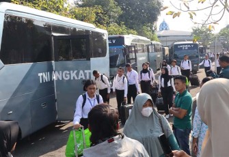 Lantamal V Berangkatkan Calon Bintara Pria dan Wanita PK TNI AL Gelombang II TA 2023