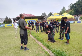 Pomal Lantamal V saat Ikuti Latihan Bersama Ketangkasan dan Pawang Satwa Unit K9 TNI Hari Ke 2