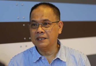 Anggota Bidang Pengelolaan Kawasan dan Investasi BP Batam, Sudirman Saad, saat memimpin rapat, Jumat (14/4/2023).
