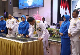 Kasal Laksamana TNI Muhammad Ali saat Resmikan SPBT Terpadu II di Surabaya