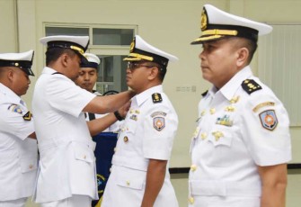 Sertijab dua perwira TNI Angkatan Laut (TNI AL) yang menempati jabatan Komandan Sekolah Lanjutan Perwira (Danselapa) dan Komandan Sekolah Fungsi (Dansefung) Pusdiklapa, bertempat di Gedung Betelgeuse Kodiklatal, Bumimoro Surabaya. Kamis, (27/04/2023).