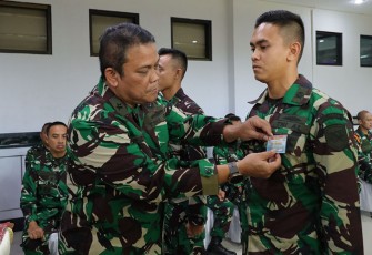 Koarmada III saat Resmi Tutup Latihan On Job Training Perwira Remaja Tandik AAL Angkatan Ke-68 