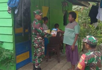 Babinsa Koramil 1710-07/Mapurujaya Bagikan Susu Ibu Hamil di Wilayah Binaan
