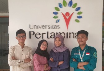 Foto tim Stymays (kiri-kanan: Ghifari Fadhil Rahman, Laila Vutri, Syifa Sabrina, I Putu Krisna Adi Putra)