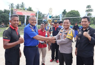 Kapolres Pasaman Barat saat hadiri Penutupan Pertandingan Volly Ball dalam rangka HUT Brimob ke 78 tahun 2023