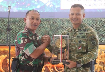 Danrem 081/DSJ saat Hadiri Sertijab Danyonif Para Raider 501/BY