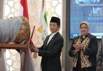 Menteri Agama Republik Indonesia, Nasaruddin Umar, tabuh bedug tanda membuka Musabaqoh Tilawatil Qur’an (MTQ) untuk imam masjid se-Jabodetabek.