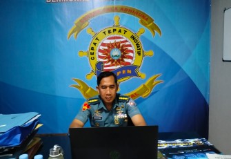 Kadispen Kodiklatal saat Ikuti Vicon dengan Kapuspen TNI