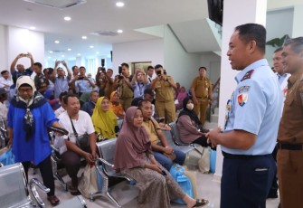 Bakti sosial berupa pemeriksaan kesehatan secara umum dan pembagian sembako kepada warga Colomadu dan sekitarnya yang memeriksakan kesehatannya di RSAU dr. Siswanto. 