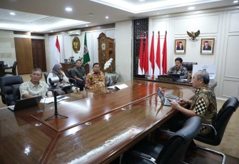 Menteri ATR/Kepala BPN saat Ikuti Rakor Percepatan Perolehan Tanah IKN