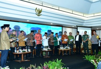 Wamenag Saiful Rahmat Dasuki pada acara Silatnas Majelis Ulama Indonesia (MUI) di Hotel Sahid Jaya, Jakarta, Selasa (16/1/2024).