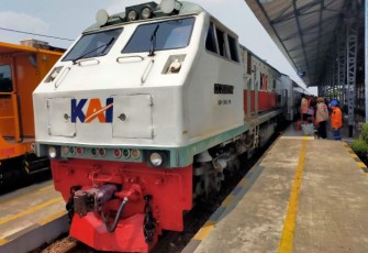 KA Bengawan jurusan Pasar Senen - Purwosari 
