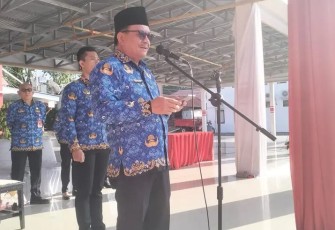 Wali Kota Bitung Maurits Mantiri saat pimpin Apel Perdana 2024