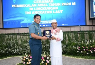 Kepala Staf Angkatan Laut (Kasal) Laksamana TNI Dr Muhammad Ali dan Dr. H. Das'ad Latif, S.Sos., S.Ag., M.Si., Ph.D