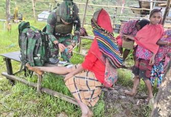Pengobatan Satgas TNI 