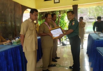 Bati Tuud Koramil 0806/02 Pogalan saat Hadiri Apel Bersama Perangkat Desa