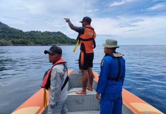  Bakamla RI yang tergabung dalam Tim SAR gabungan masih terus mencari korban kecelakaan 1 Anak Buah Kapal (ABK) KM Alistya Utama yang terjatuh ke laut di sekitar Perairan Tj. Weduar Pulau Kei Besar, Maluku Tenggara, Jumat (29/03/2024)