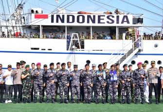 Kolinlamil Sambut Kedatangan KRI Bima Suci 