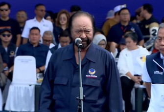 Ketua Umum Partai NasDem Surya Paloh dalam kampanye akbar Partai NasDem di Kota Bandung, Minggu (28/1/24)