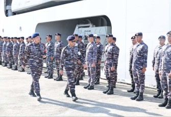 Panglima Komando Armada (Pangkoarmada III) Laksamana Muda TNI Hersan, S.H., M.Si., M.Tr. Opsla., yang diwakili Kepala Staf Koarmada III Laksamana Pertama TNI Singgih Sugiarto, ST., M.Si., memimpin Apel Gelar Pasukan dalam rangka Latihan Penyiapan Latihan Kesiapsiagaan Operasional/ LKO Koarmada III TA 2024 yang dilaksanakan di Dermaga Lantamal XIV Sorong Papua Barat Daya, Selasa (05/03/24)