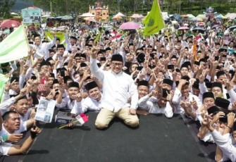 Muhaimin Iskandar Cawapres No Urut 1 Pemilu 2024 saat deklarasi Laskar Santri di Wonosobo, Jateng, Sabtu (27/1)