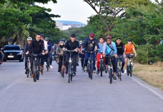 Pj Gubernur Sulsel Prof Zudan Arif Fakrulloh sepeda santai bersama Dubes RI untuk Portugal Rudy Alfonso, Jum'at, (24/5)