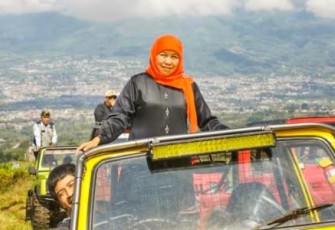 Khofifah Indar Parawansa saat healing di Kota Batu, Jawa Timur 