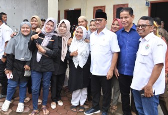 Menteri Desa dan Pembangunan Daerah Tertinggal Yandri Susanto menyambangi Nagari Nanggalo Kab Pesisir Selatan , Sumatera Barat, Minggu (15/12/2024) Foto : Mugi/Kemendes PDT