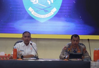 Sekda Kab. Tapsel Sofyan Adil, SP., MM, saat memimpin mediasi Koperasi Tondi Bersama dan PT. SKL.