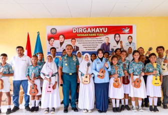 Pangkalan Utama TNI Angkatan Laut (Lantamal) IX Ambon, Brigadir Jenderal TNI (Mar) Said Latuconsina M.M., M.T., M.Tr.Opsla menggelar syukuran dalam rangka menyemarakkan Hari Ulang Tahun Yayasan Hang Tuah ke 77 tahun 2024 bertempat di SMP Hang Tuah Lantamal IX, Kompleks Lantamal IX Ambon, Desa Halong, Kec. Baguala, Kota Ambon, Rabu (17/01/2024)