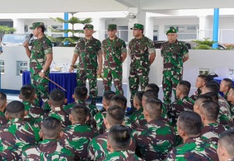 Danrem 121/ABW saat Dampingi Pangdam Tanjungpura Lepas Satgas Yonif 642/Kapuas