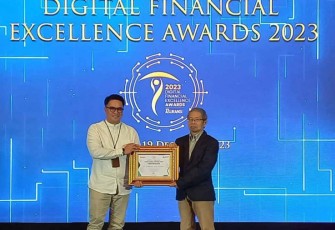 AdMedika saat Raih Penghargaan Digital Financial Excellence Award 2023 Media Asuransi